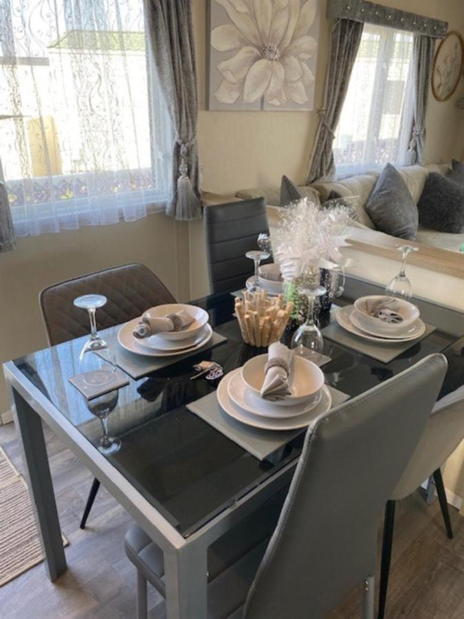 Beautiful Spacious Holiday Home - Romney Sands นิวรอมนีย์ ภายนอก รูปภาพ