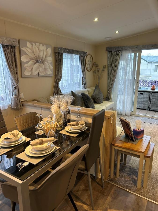 Beautiful Spacious Holiday Home - Romney Sands นิวรอมนีย์ ภายนอก รูปภาพ
