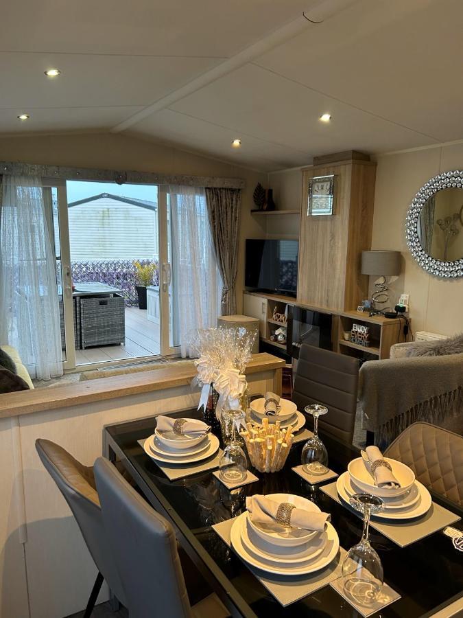 Beautiful Spacious Holiday Home - Romney Sands นิวรอมนีย์ ภายนอก รูปภาพ